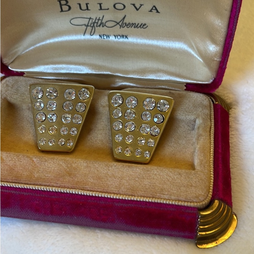 🏷 vintage gold tone rhinestone clip on earrings